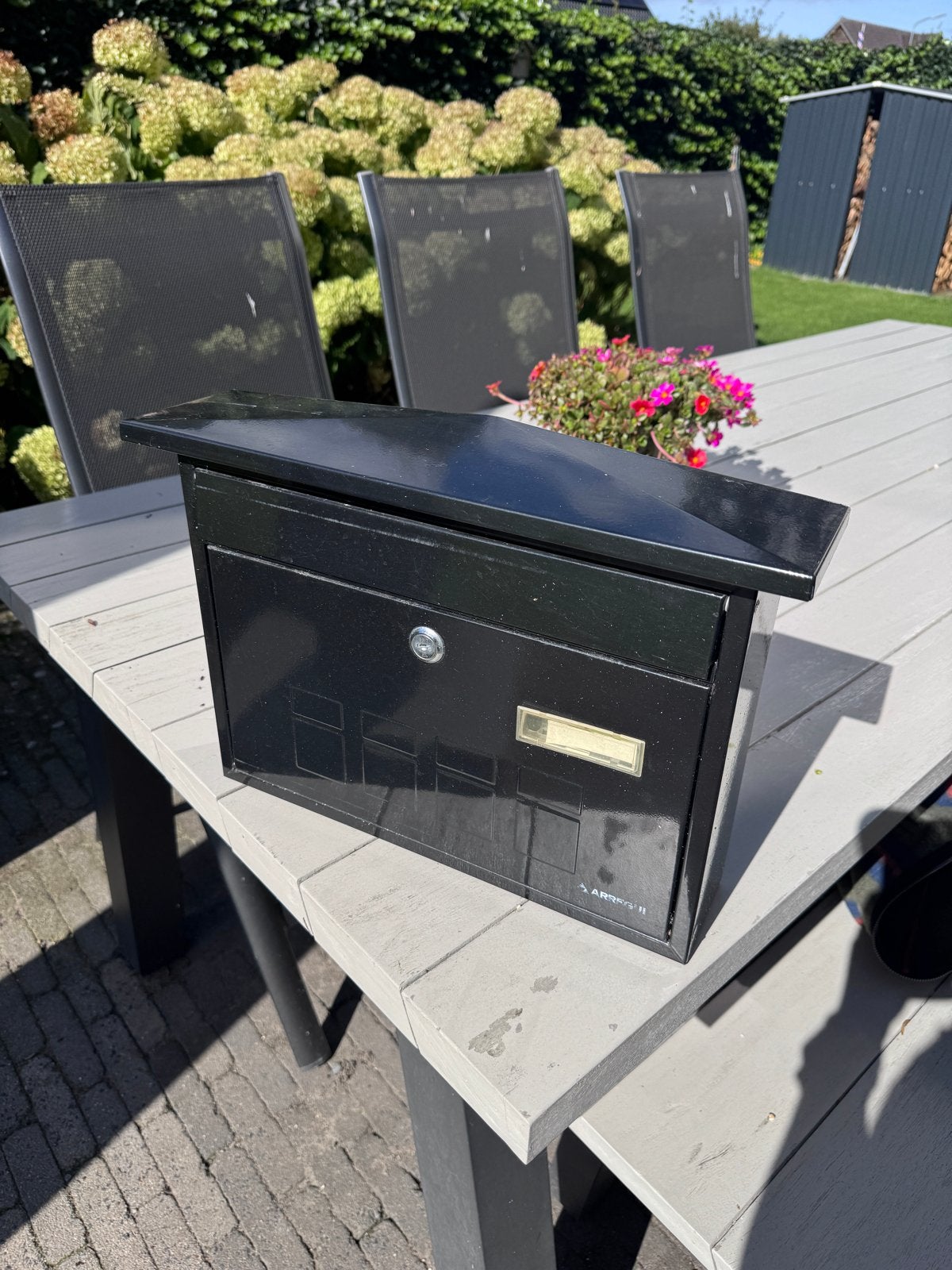 Zwarte brievenbus van Arregui, Ophalen of Verzenden, Gebruikt, Staal, Wandbrievenbus