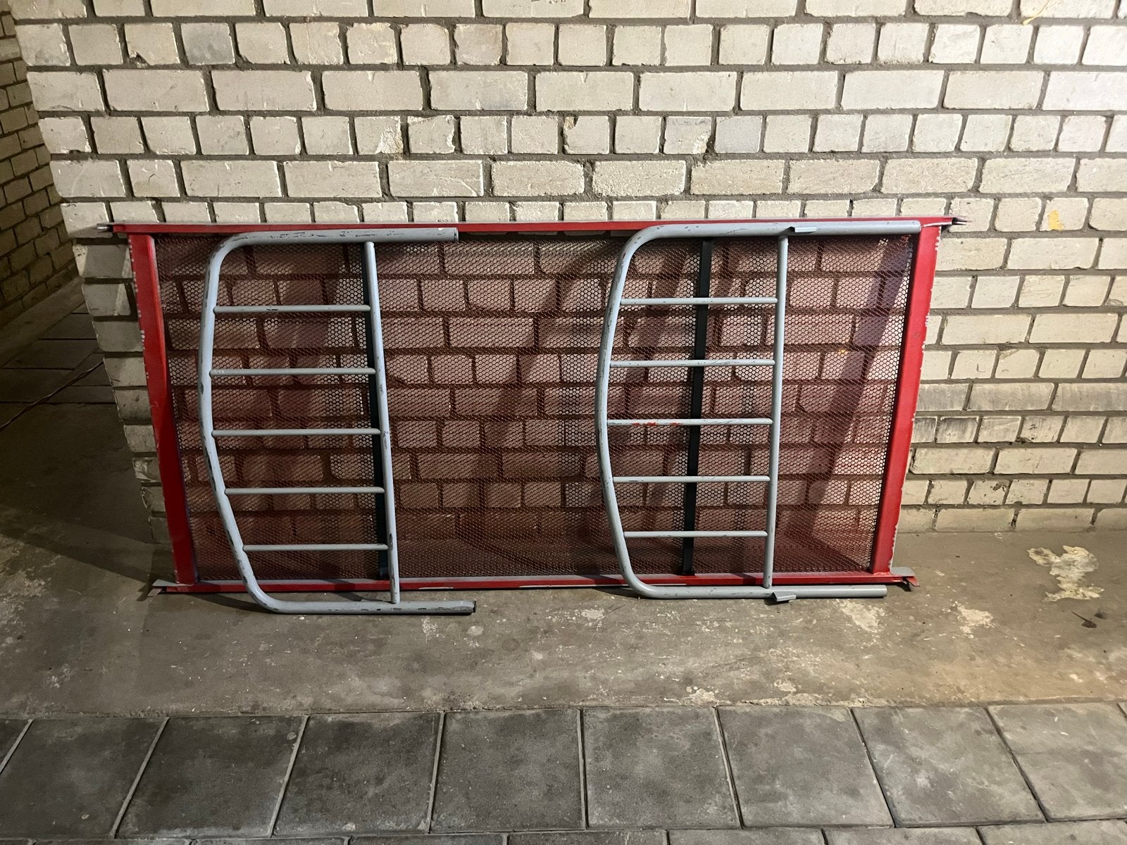 Metalen bedframe met gaasbodem - rood/grijs, Ophalen, Gebruikt, 90 cm, 200 cm