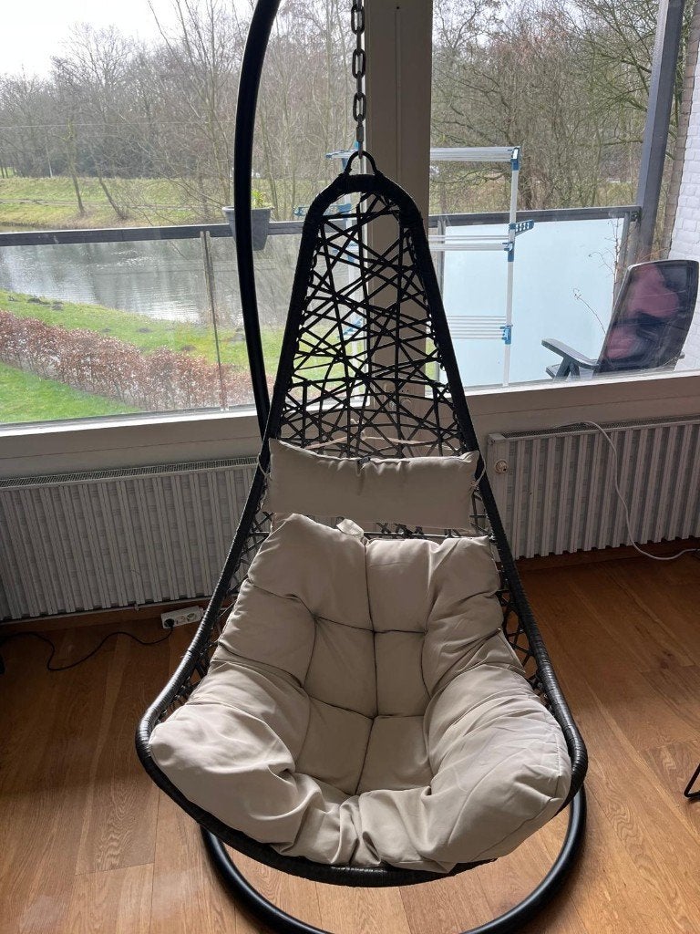 Wicker hangstoel - Halve maan, voor binnen en buiten, Ophalen, Zo goed als nieuw, Metaal