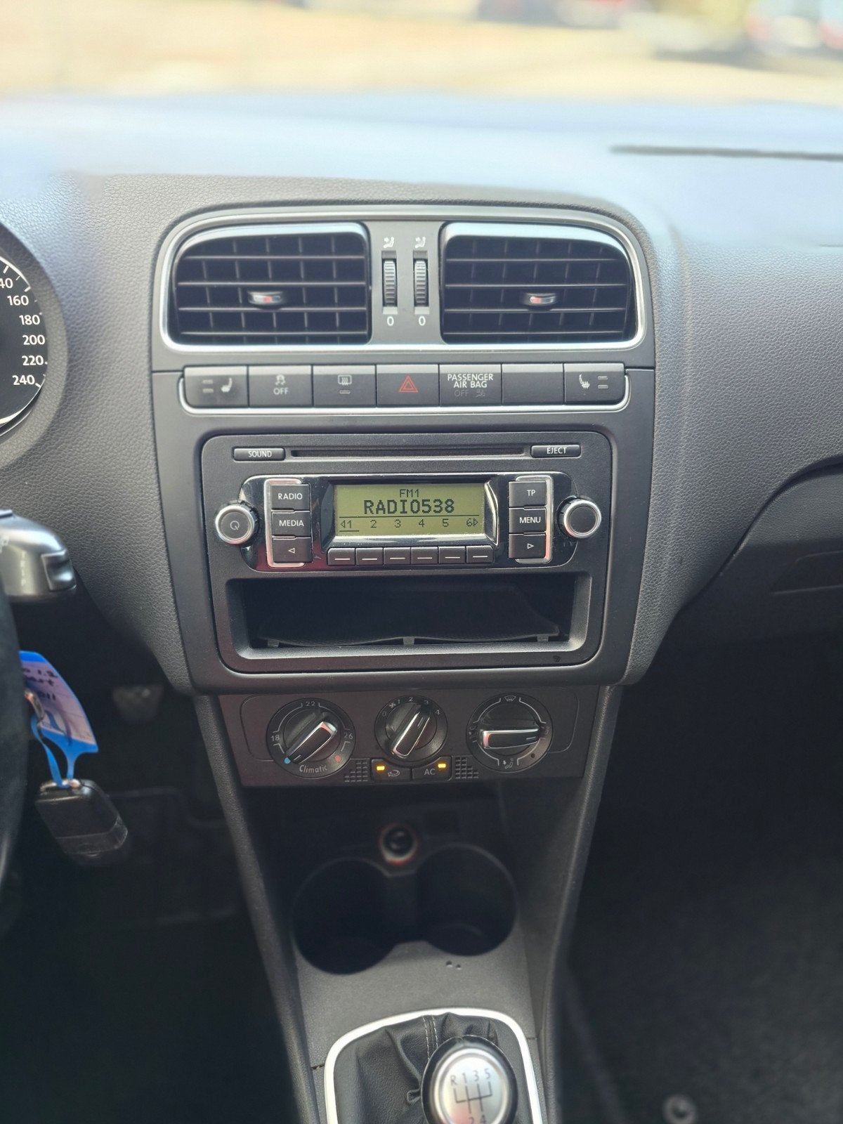 Foto 18 van Volkswagen Polo 1.2 | P.sensoren | Cruise | Nw Apk | StoelVw