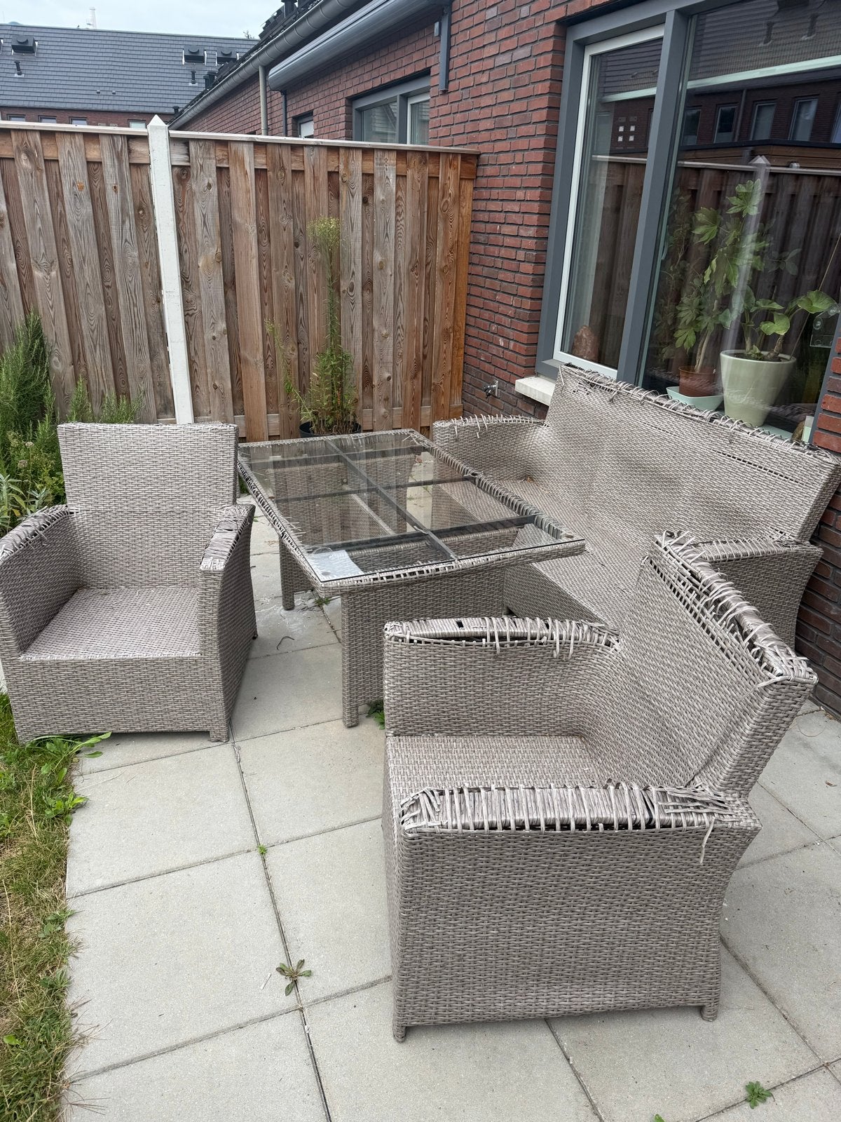 GRATIS! Wicker loungeset met tafel en kussens, Tuin en Terras, Tuinsets en Loungesets, Ophalen, 4 zitplaatsen, Gebruikt, Loungeset