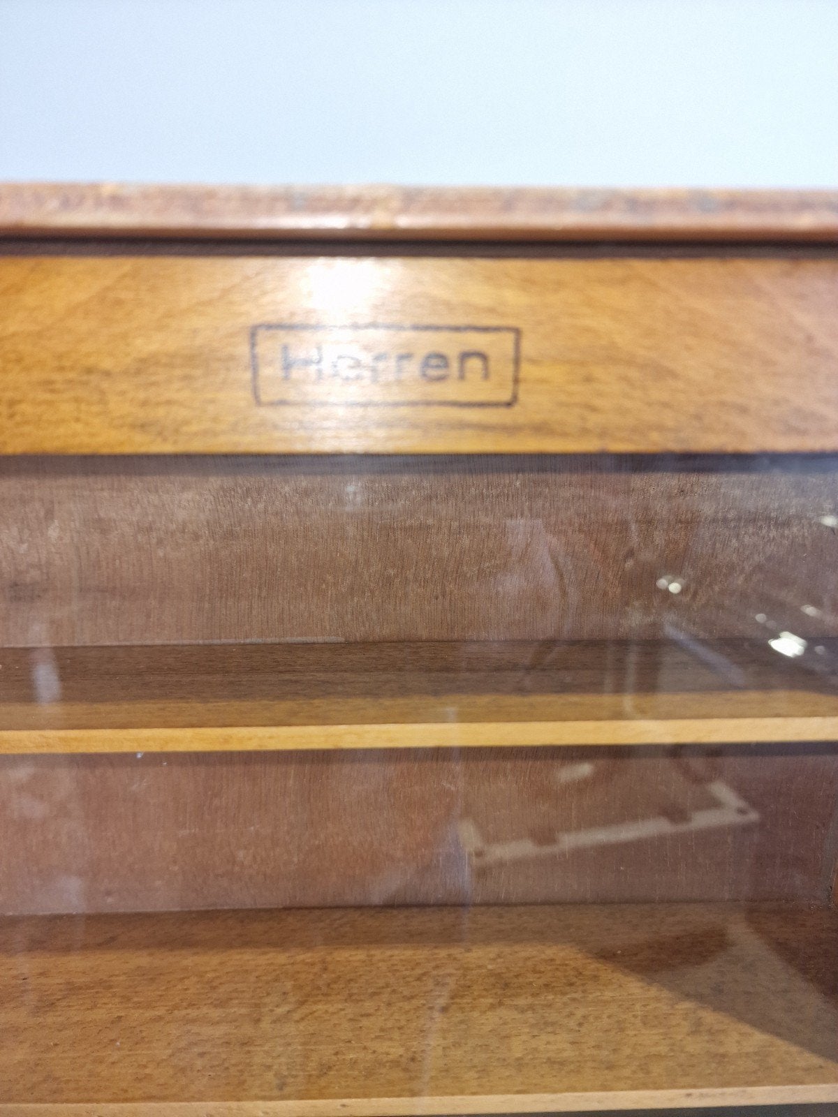 toonbank vitrine In carrousel, Ophalen