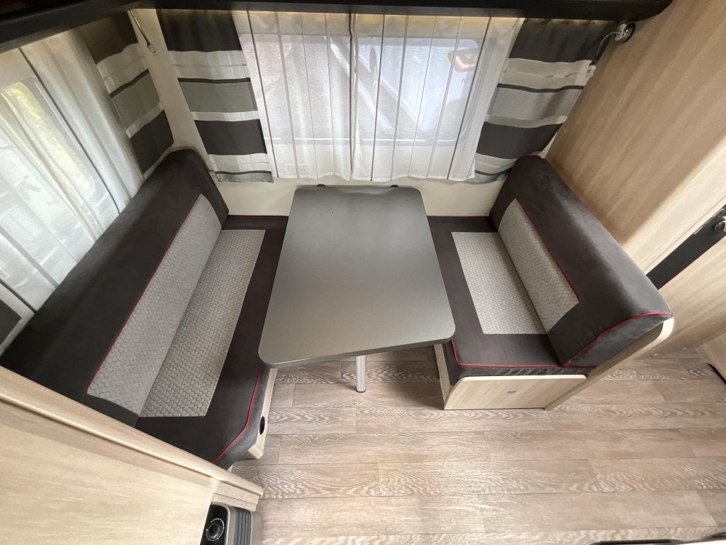 Hobby De Luxe Edition 440 SF MOVER-VOORTENT-LUIFEL, Caravans en Kamperen, Caravans, Hobby, Bedrijf, Treinzit, 4 tot 5 meter