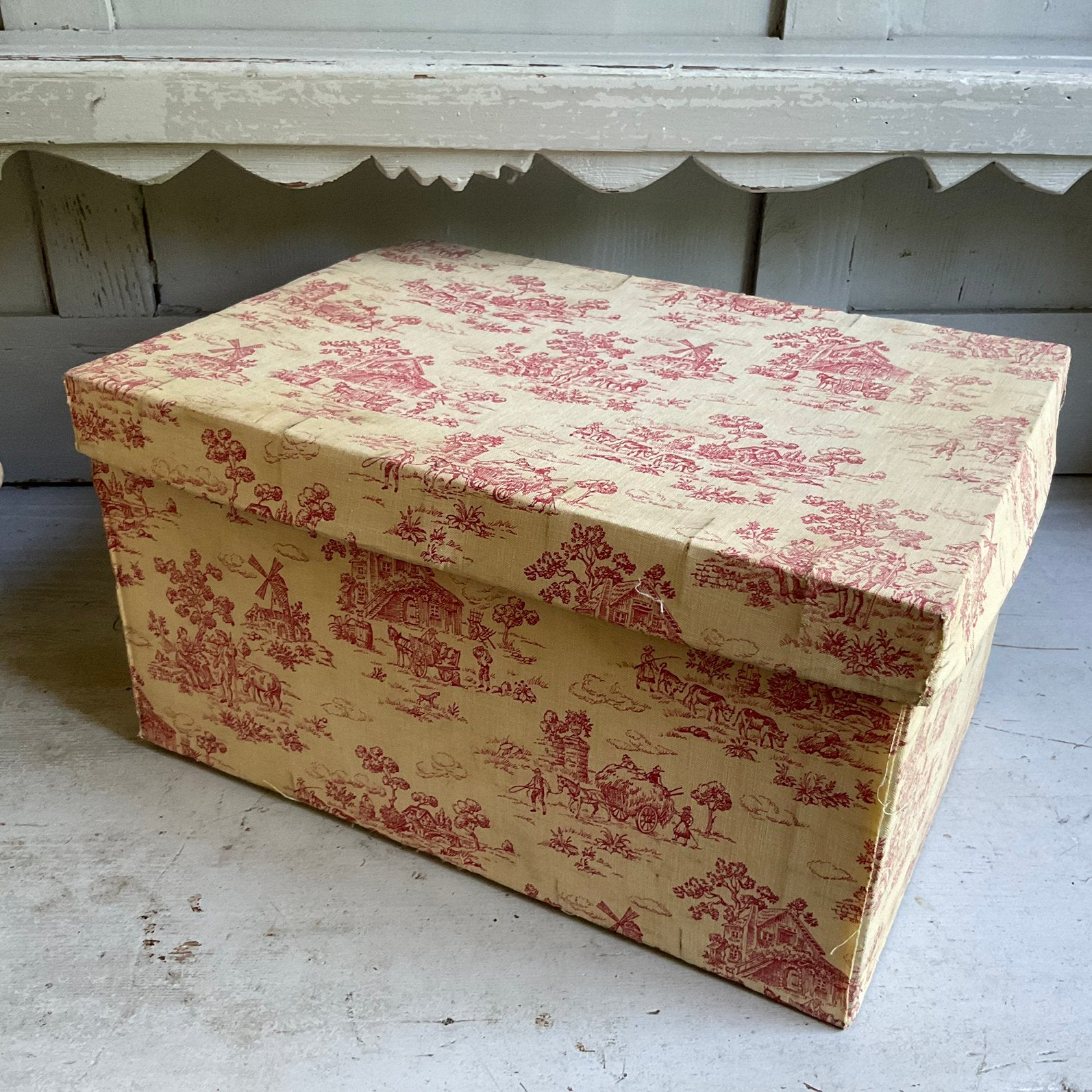 Antieke stoffen doos met toile de jouy *tres jolie Duiven*, Verzenden