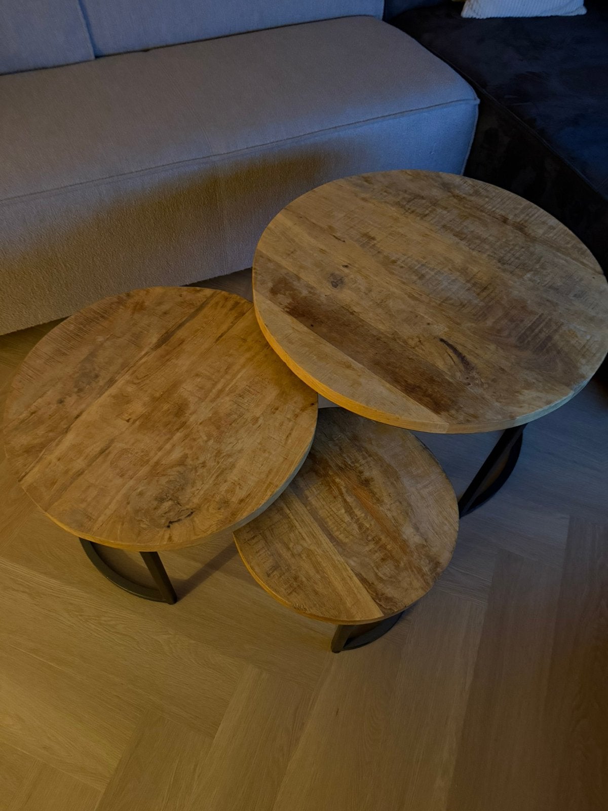 3 mango houten bijzettafels, Ophalen, Zo goed als nieuw, Rond, 50 tot 100 cm