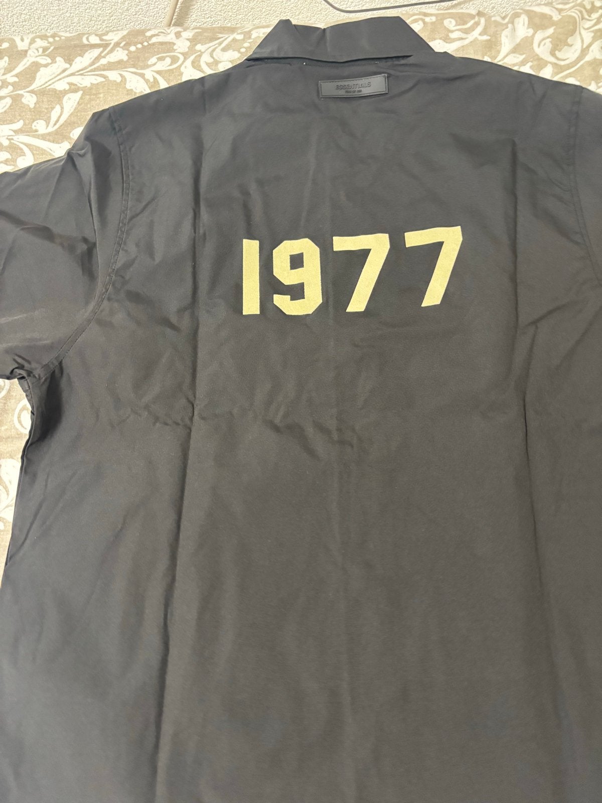 Fear of God Essentials 1977 Coach Jacket Zwart Maat M, Ophalen of Verzenden, Zo goed als nieuw, Maat 48/50 (M), Zwart