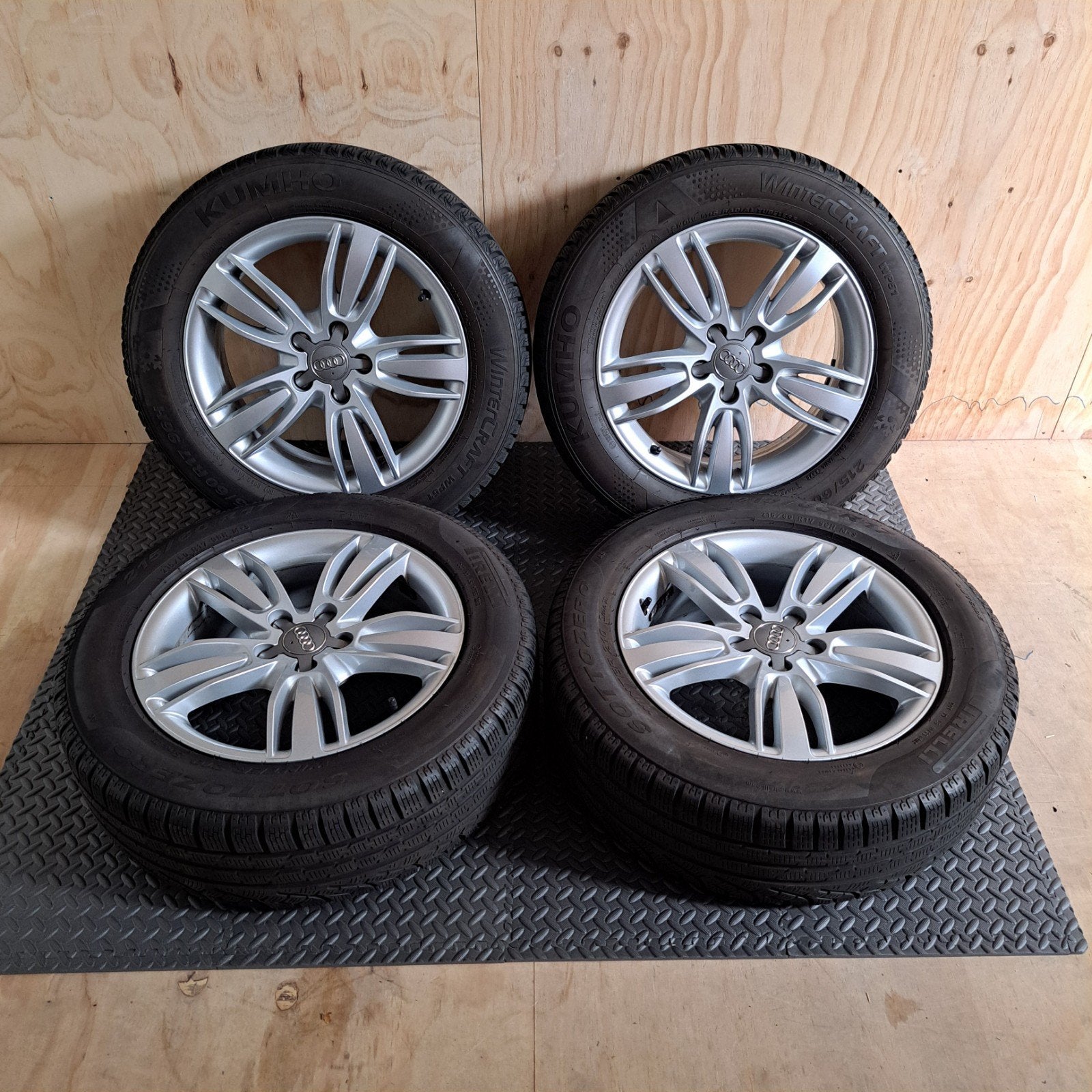 Audi Q3/SQ3 17 Inch Velgen + Goede winterbanden | 5x112 ET33, Auto-onderdelen, Audi, -, -, Banden en Velgen