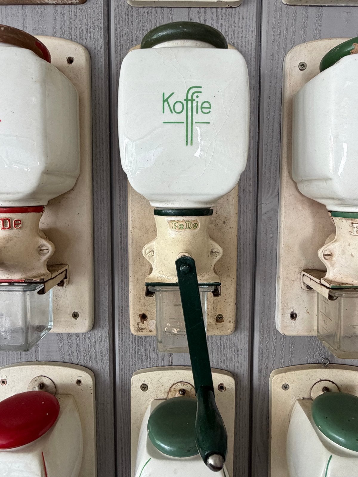 Vintage PeDe Koffiemolen - Wandmodel met Groene Tekst, Ophalen of Verzenden