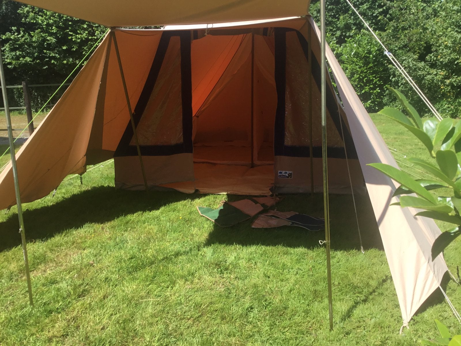 Piramide tent, Ophalen, Zo goed als nieuw