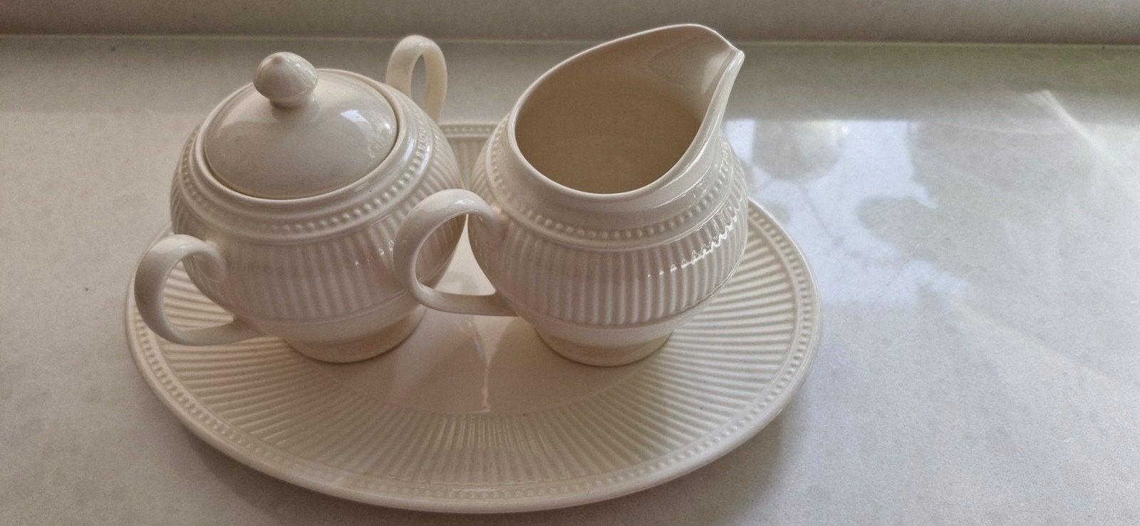 Wedgwood Windsor Roomstel: Suikerpot, Melkkan en Schaal, Ophalen of Verzenden, Wedgwood, Porselein, Schaal of Schalen