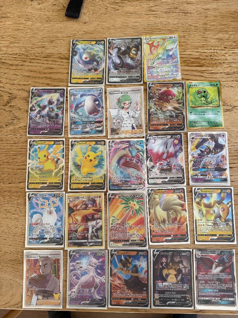 Pokemon collectie 600+ kaarten: V, VMAX, GX, TG + 3 mappen, Ophalen of Verzenden, Zo goed als nieuw, Meerdere kaarten