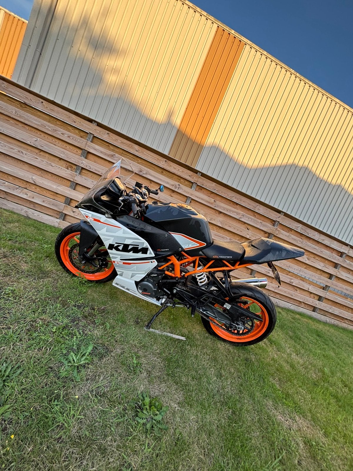 KTM RC 390 (2015), Minimaal motorrijbewijs A2, ABS, 1 cilinder, 12 t/m 35 kW