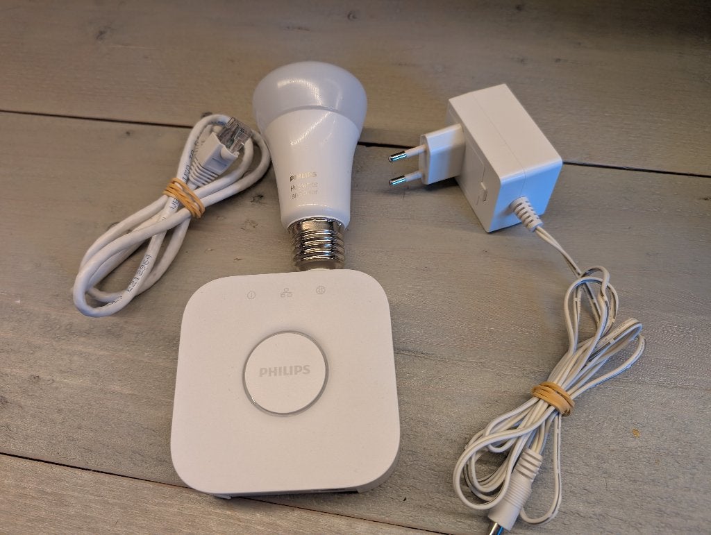 Philips Hue Bridge V2 met E27 lamp White and Color., Ophalen of Verzenden, Zo goed als nieuw, E27 (groot), Led-lamp