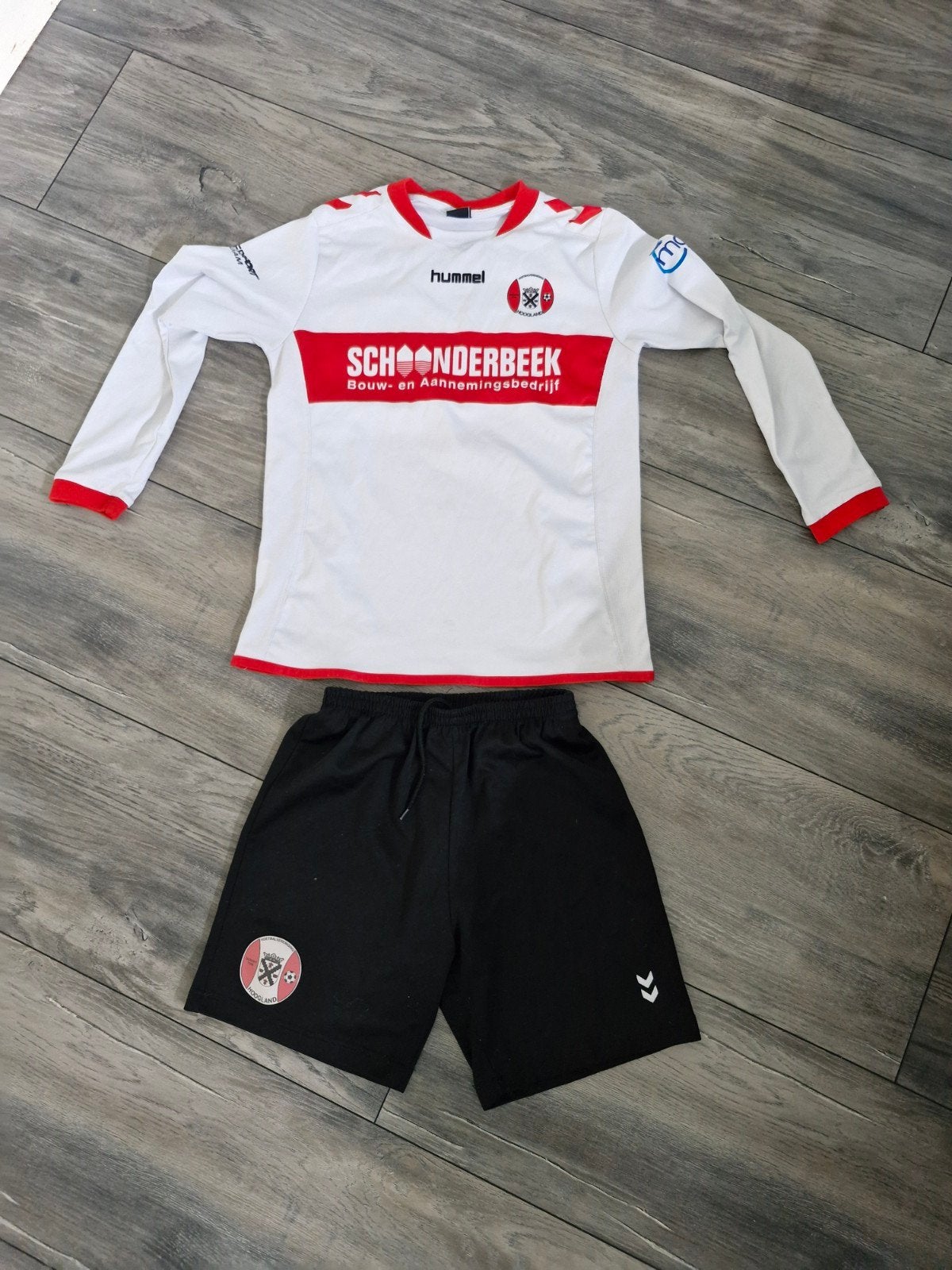 VVHoogland voetbaltenue maat  140/152, Sport en Fitness, Voetbal, Maat XS of kleiner, Ophalen, Zo goed als nieuw, Shirt
