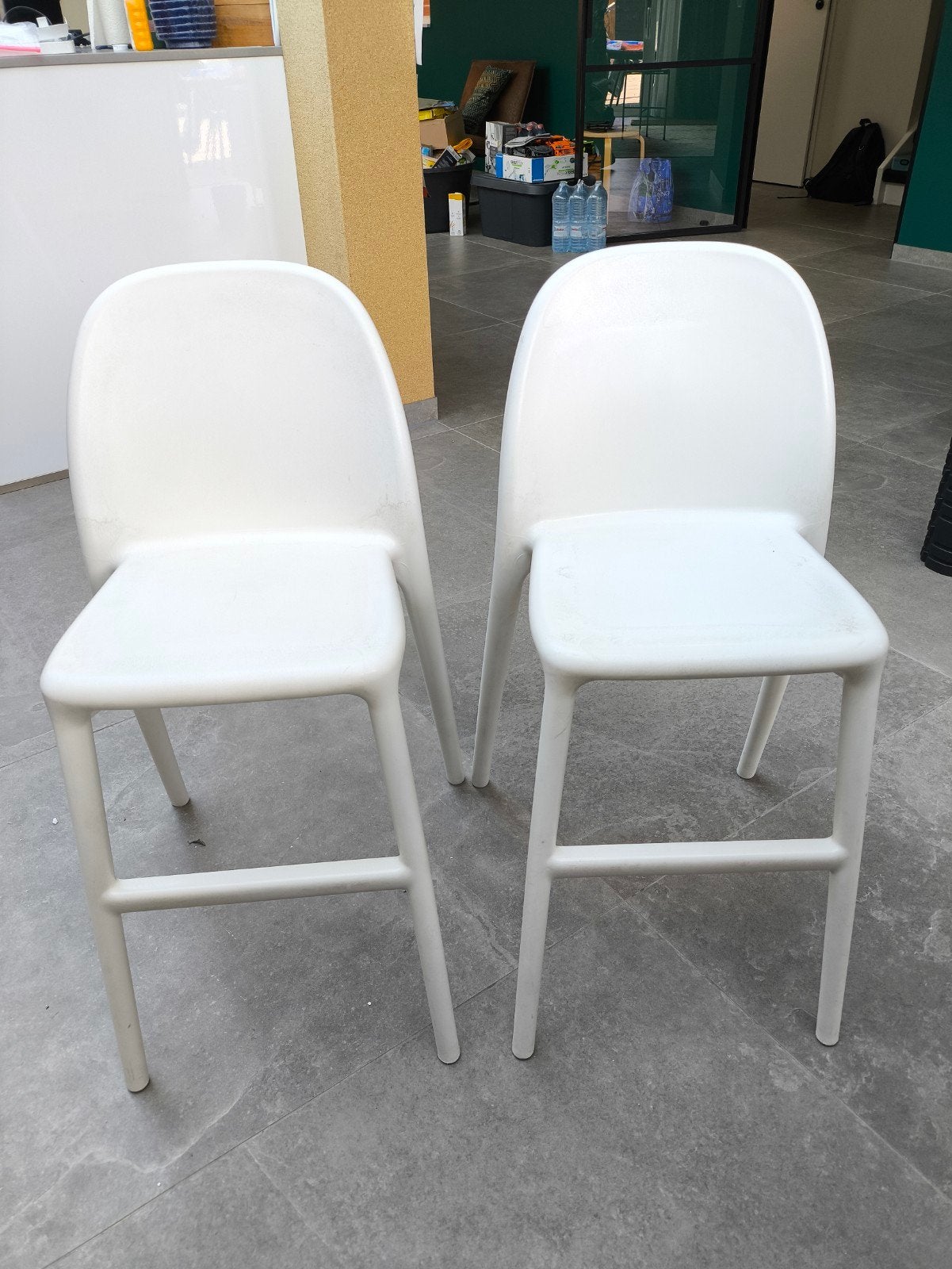 2x Ikea Urban stoelen - Wit, Huis en Inrichting, Stoelen, Ophalen, Kunststof, Gebruikt, Twee
