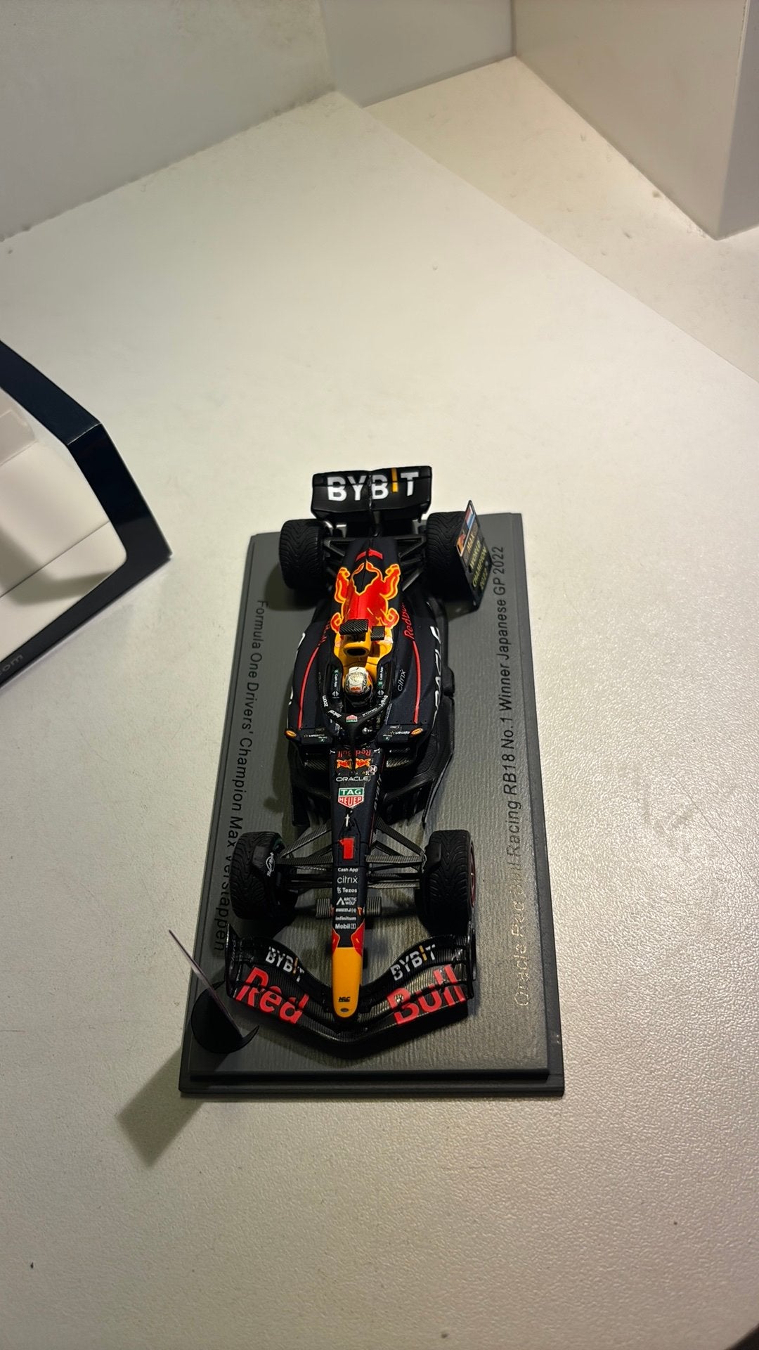 F1 red bull rb18 world campion 2022 M. Verstappen spark 1.43, Overige merken, Auto, Ophalen of Verzenden, A
