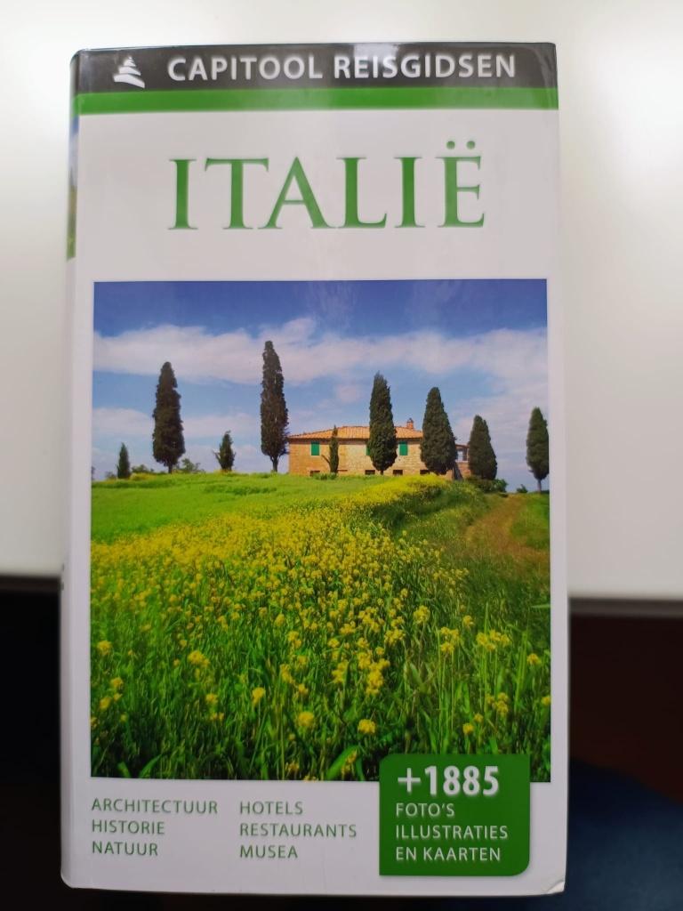 Reisgids Italië, Boeken, Capitool, Europa, Ophalen of Verzenden, Zo goed als nieuw