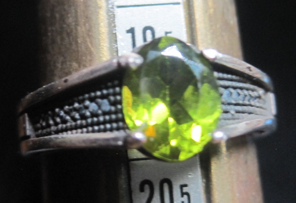 Peridoot mooie design zilver 925 ring M 20, Ophalen, 19 tot 20, Zo goed als nieuw, Met edelsteen