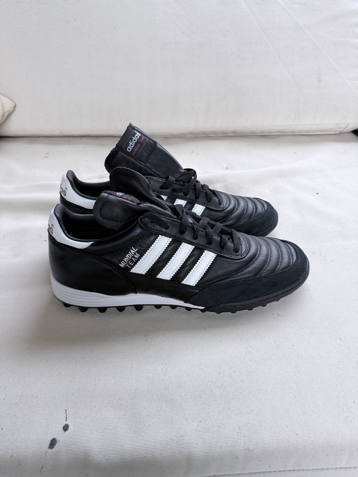 Adidas Mundial Team kunstgrasschoen maat 45 1/3 nieuw, Maat XS of kleiner, Schoenen, Nieuw, Ophalen of Verzenden