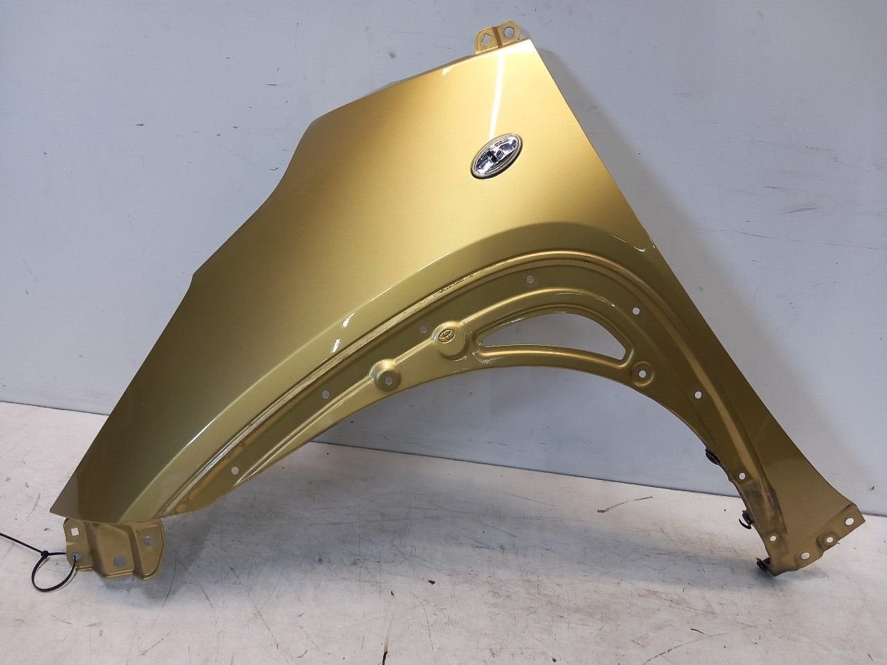 Spatbord links voor Toyota Aygo, Auto-onderdelen, Carrosserie en Plaatwerk, Onderdelen@venauto.nl, Van der Ven Autorecycling B.V.