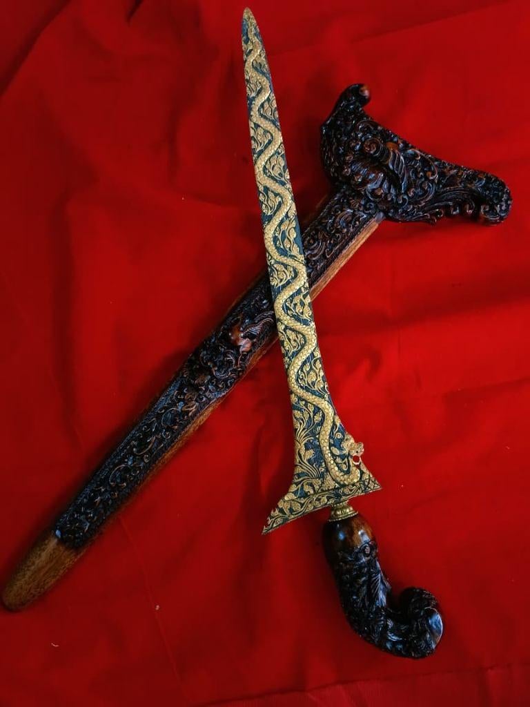 Keris Nagasasra Kinatah Goud Gayaman Madura Sawo Hout SVF26, Antiek en Kunst, Verzenden
