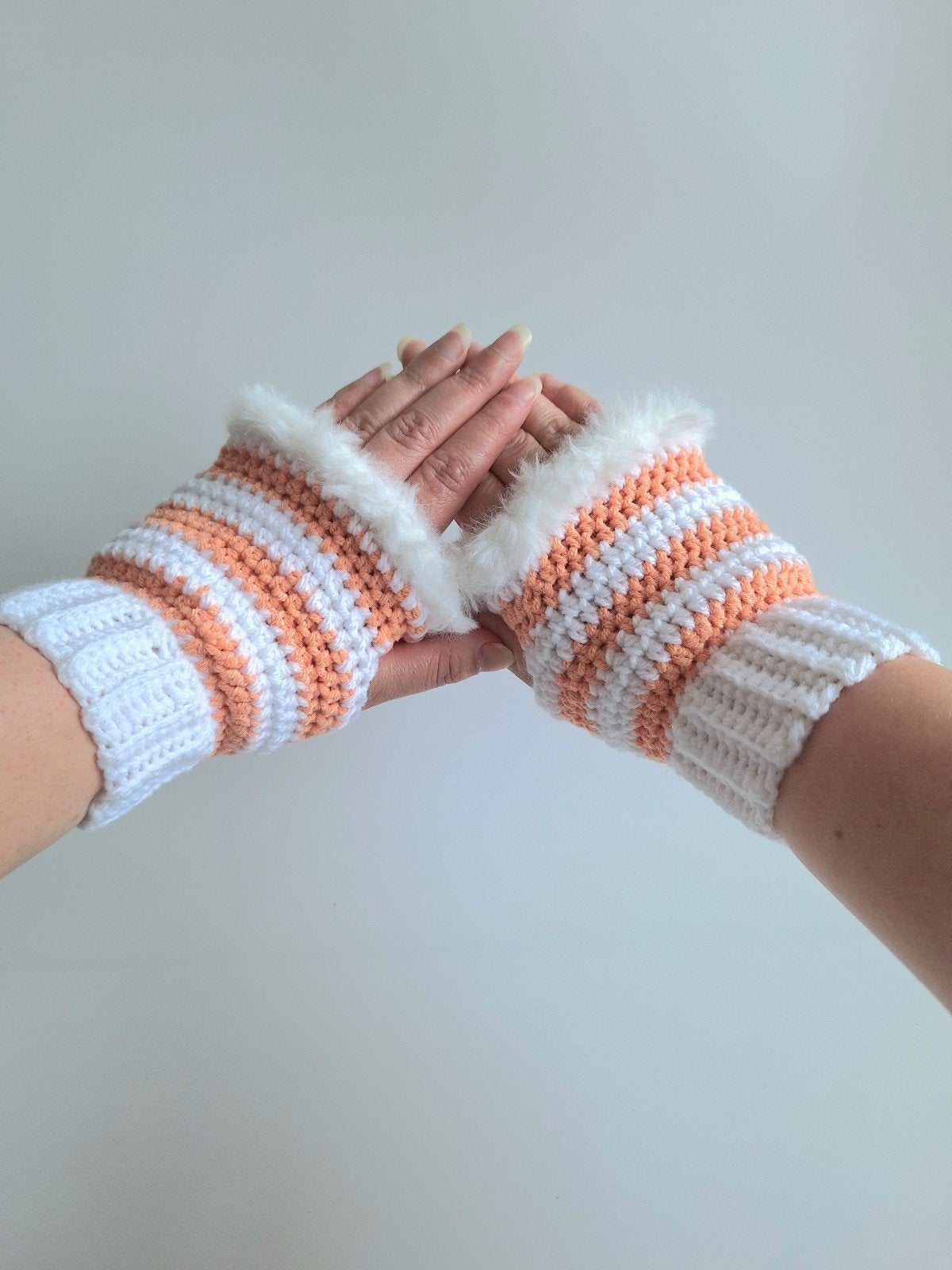 Gehaakte handschoenen wit en perzikoranje, Ophalen of Verzenden, Nieuw, Handschoenen