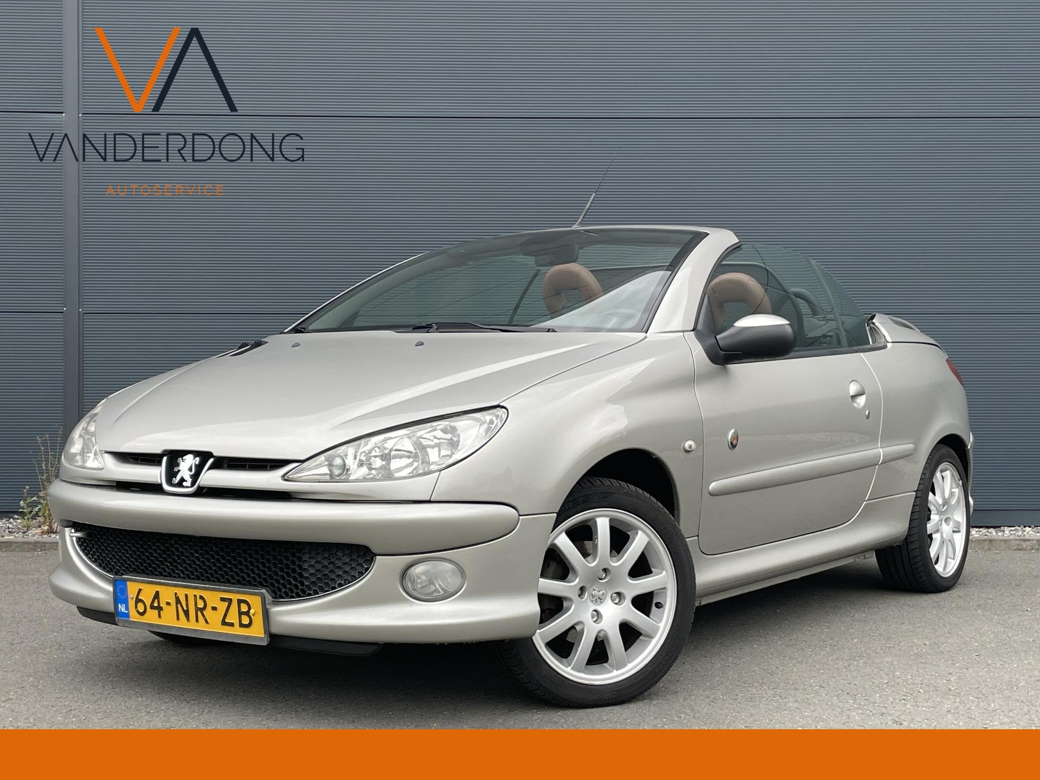 Peugeot 206 CC 2.0-16V Roland Garros | Nieuwe APK | Leder |, Gebruikt, 4 cilinders, Cabriolet, 4 stoelen
