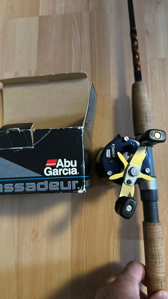 Abu Garcia Ambassadeur 6601C4 met Ugly Stik hengel, Ophalen of Verzenden, Zo goed als nieuw, Complete hengel