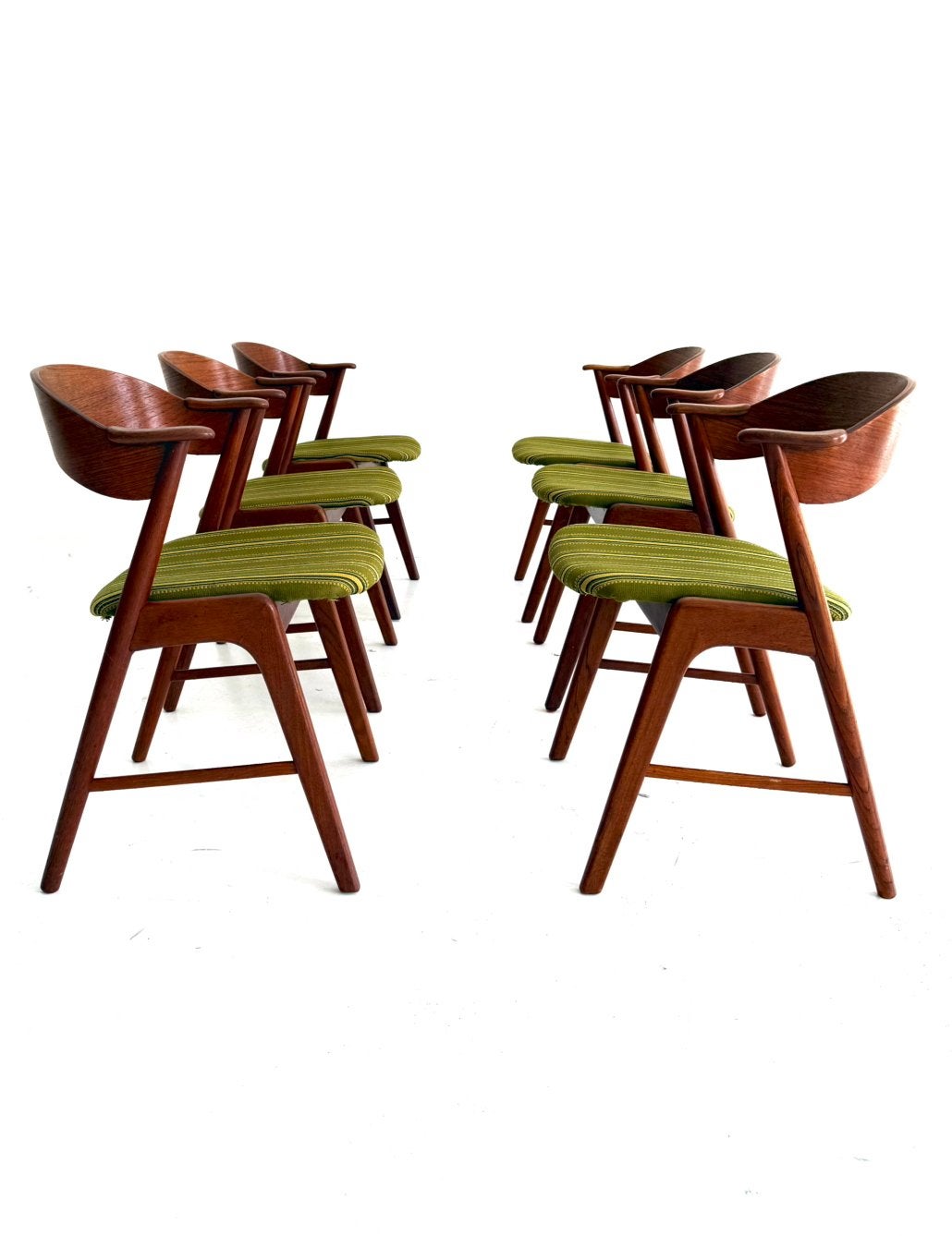 Diverse sets gerestaureerde Deense eetkamerstoelen ‘60, Huis en Inrichting, Ophalen of Verzenden, Zo goed als nieuw, Nvt, Metaal