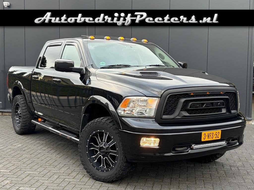 Dodge RAM 1500 5.7 V8 LPG Laramie Crew Cab MARGE S.dak Leder, Auto's, Automaat, 450 kg, 5654 cc, Zwart