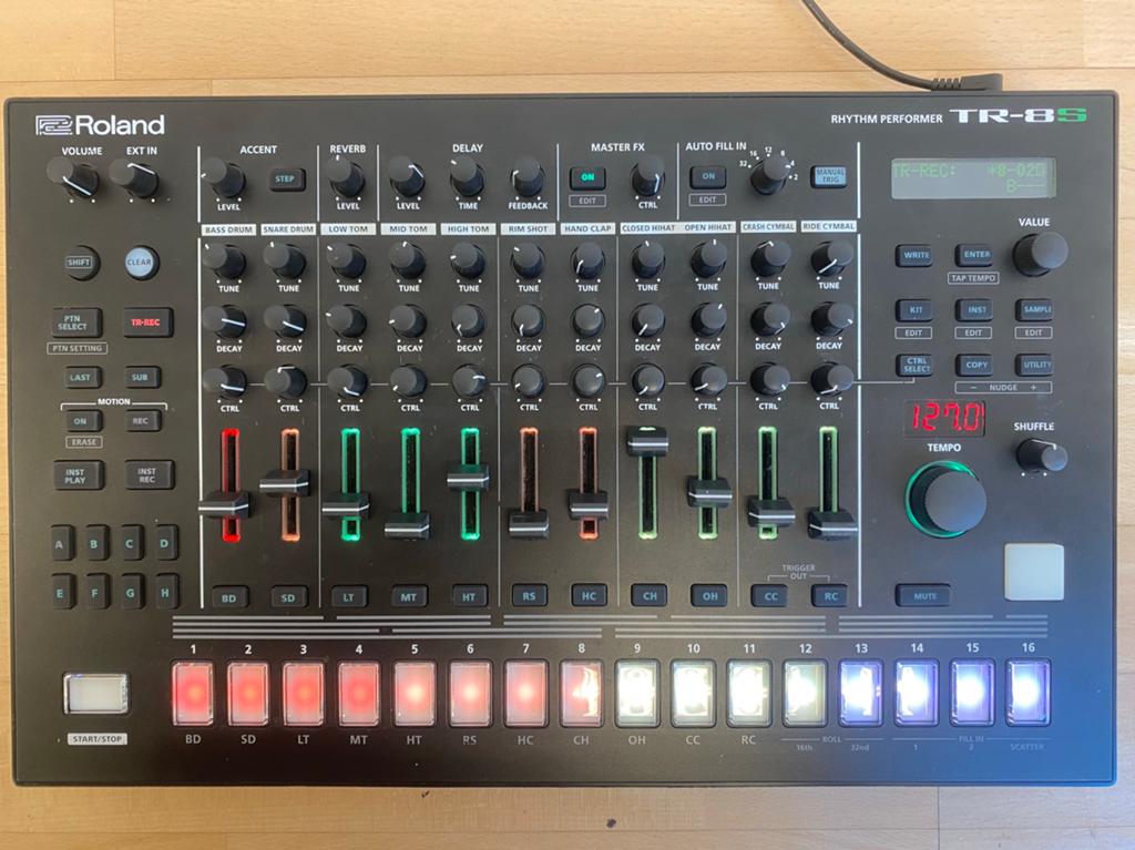 Roland TR-8S Rhythm Performer, Muziek en Instrumenten, Drumcomputers, Gebruikt, Roland, Ophalen of Verzenden