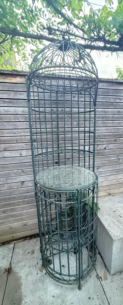 Grote metalen vogelkooi wijnrek met glas, Huis en Inrichting, Woonaccessoires | Wijnrekken, Ophalen, Gebruikt, 25 flessen of meer