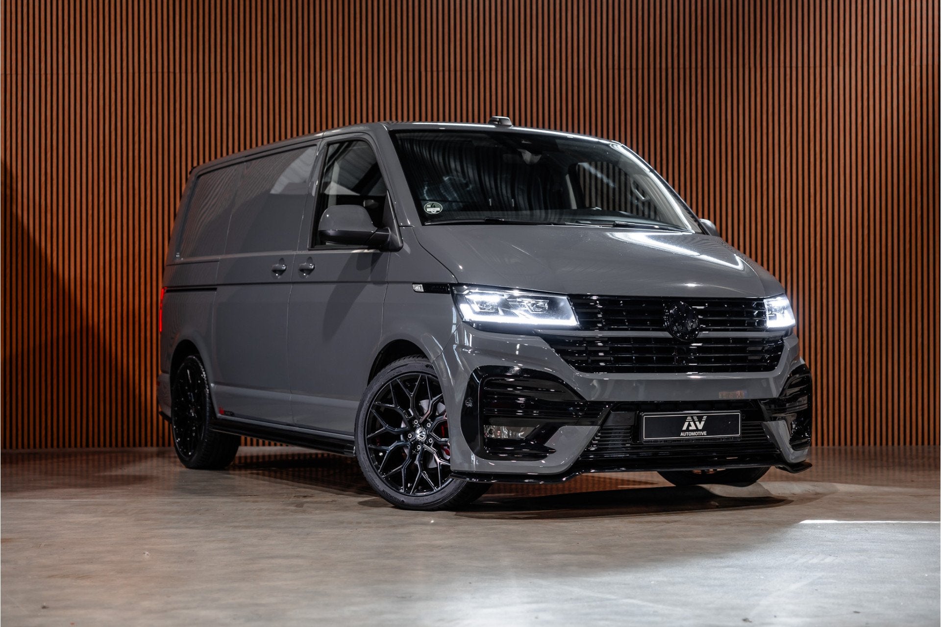 Volkswagen Transporter 2.0 TDI BULLI | ACC | Bi-Xenon | Virt, Dealer onderhouden, Gebruikt, 4 cilinders, 150 pk