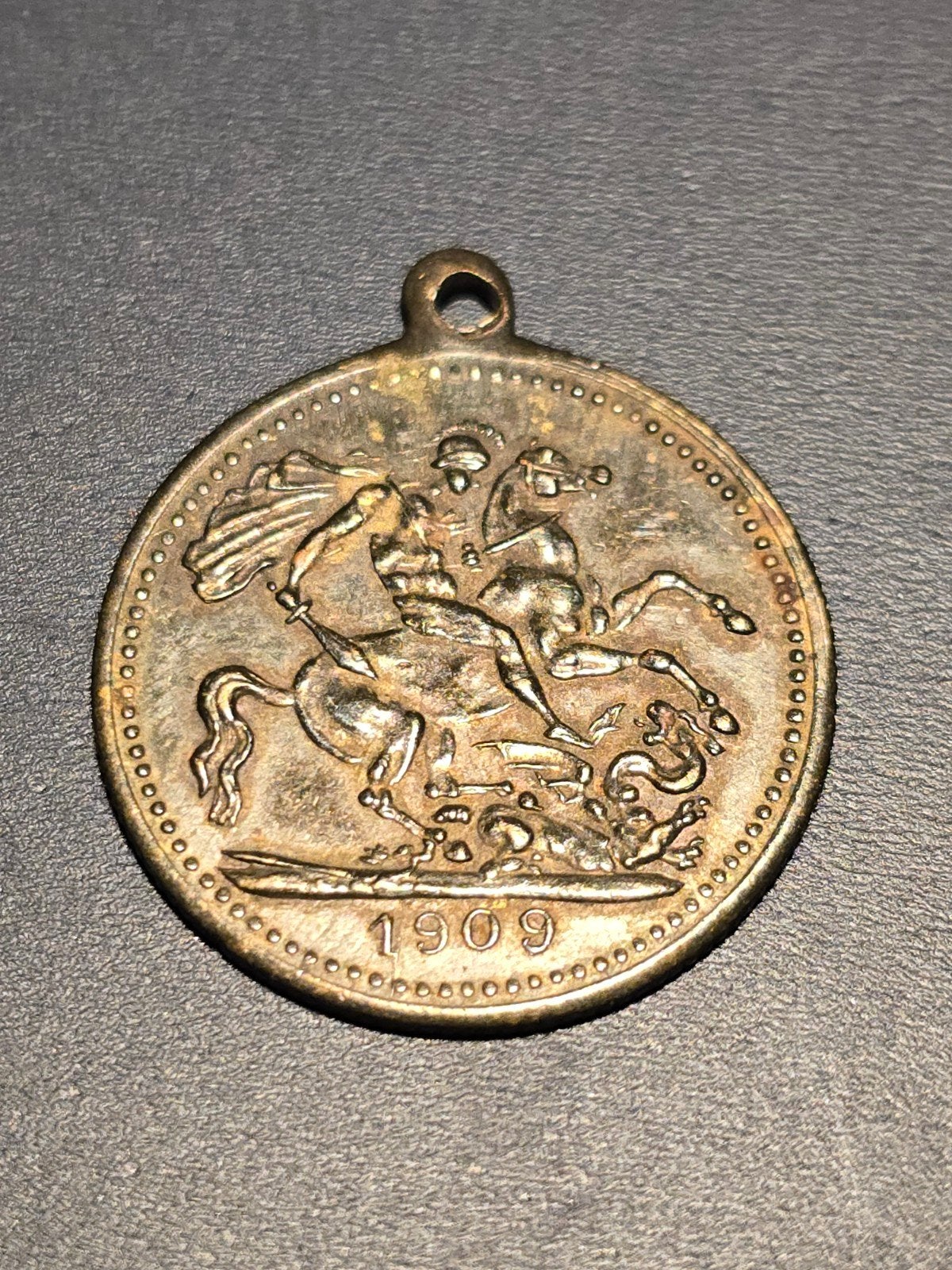 Antieke koperen medaillehanger, medaillon, Edward VII 1909, Ophalen of Verzenden, Overige materialen