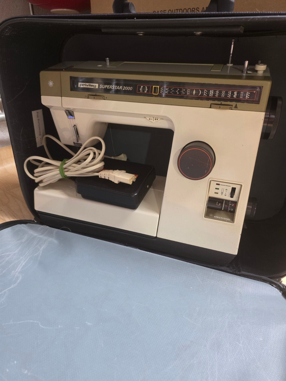 Privileg Superstar 2000 Naaimachine in Opbergkoffer, Hobby en Vrije tijd, Naaimachines en Toebehoren, Ophalen of Verzenden, Gebruikt