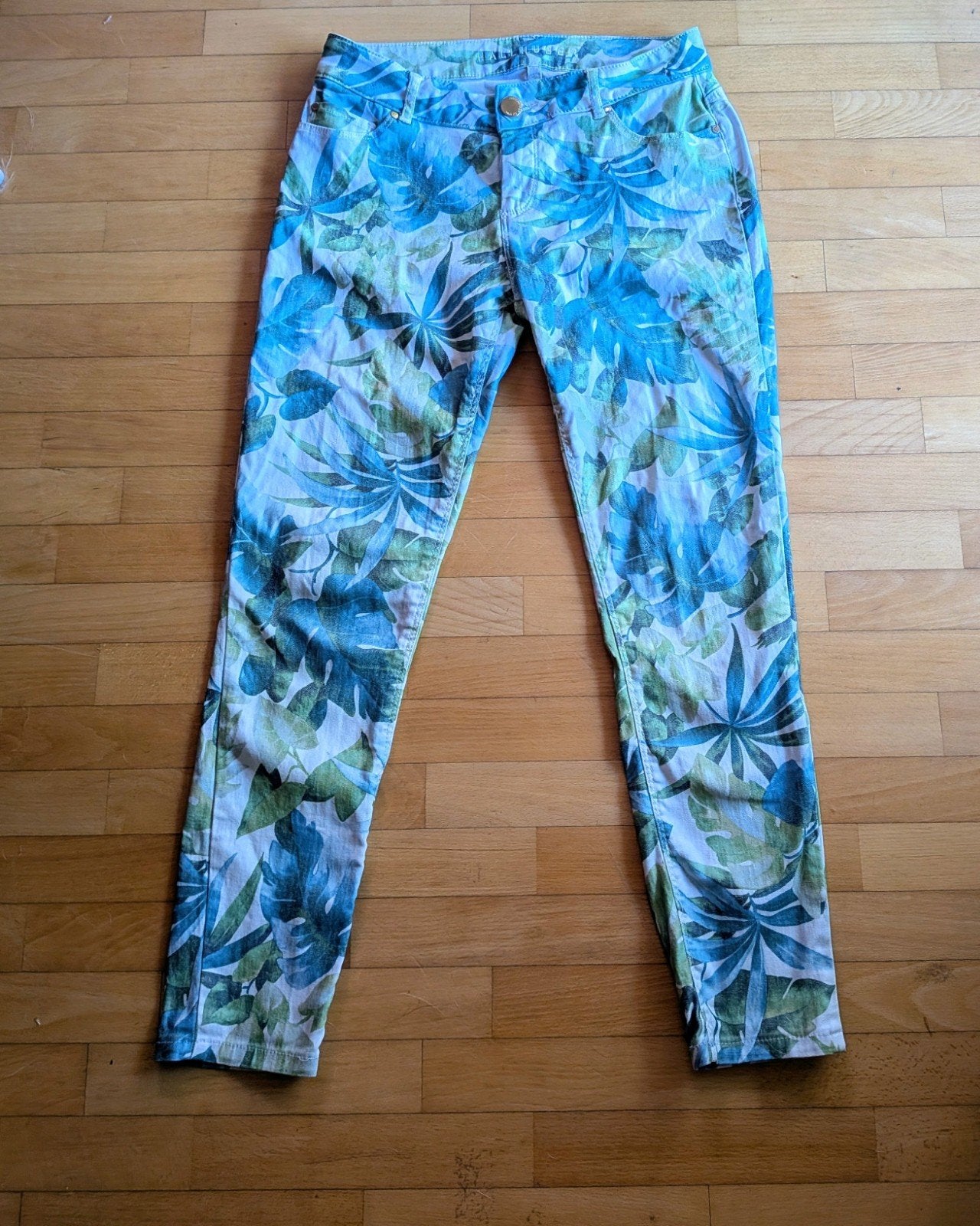 Hallhuber stretch enkelbroek bladeren motief 40 eerder 36

H, Kleding | Dames, Kort, Ophalen of Verzenden, Zo goed als nieuw, Maat 36 (S)