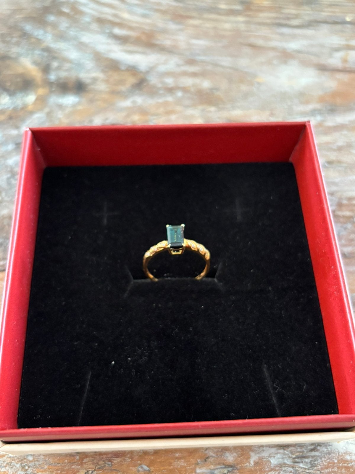 Gouden ring met toermalijn steen en diamanten, Ophalen of Verzenden, Zo goed als nieuw, 17 tot 18, Dame