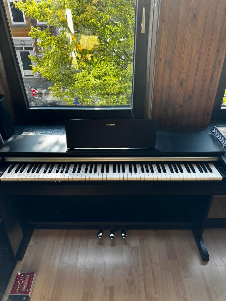 Yamaha Arius ydp-142, Ophalen, Gebruikt, Zwart, Digitaal