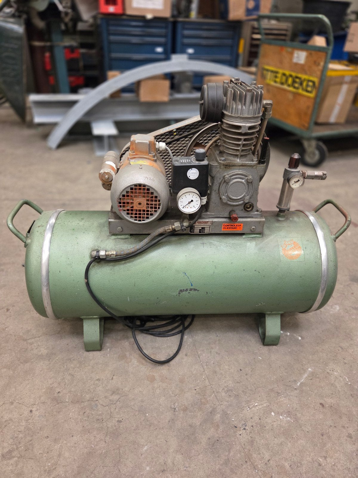 Gebruikte compressor met 100 liter tank, Doe-het-zelf en Verbouw, Compressors, Minder dan 25 liter, Ophalen, Gebruikt, Minder dan 200 liter/min