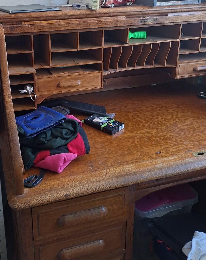 Klassiek rolluikbureau van massief hout, Huis en Inrichting, Bureaus, Ophalen