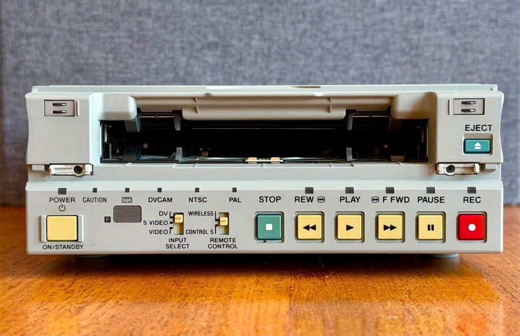 SONY DSR-11, 140 drumuren, PAL + NTSC, FireWire, Getest!, Ophalen of Verzenden, Zo goed als nieuw, Overige typen