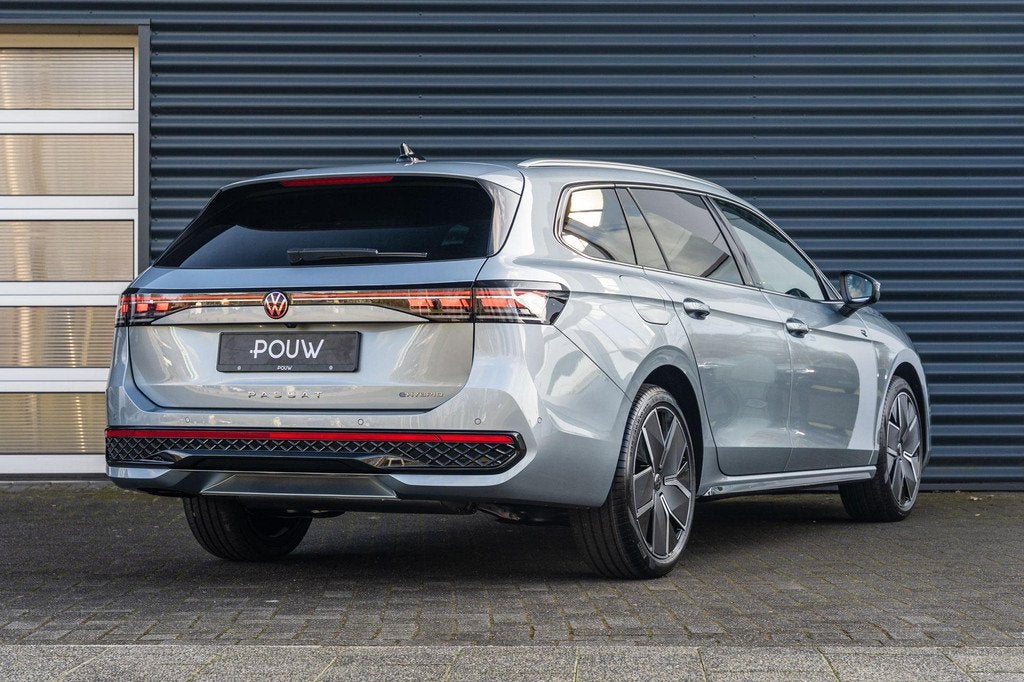 Volkswagen Passat Variant 1.5 eHybrid 204pk R-Line Edition |, 12 maanden, Stof, 4 cilinders, 150 min