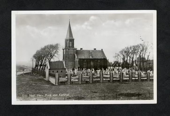 Urk Ned. Herv. Kerk met Kerkhof 1947., Verzamelen, Ophalen of Verzenden, 1940 tot 1960, Ongelopen, Flevoland