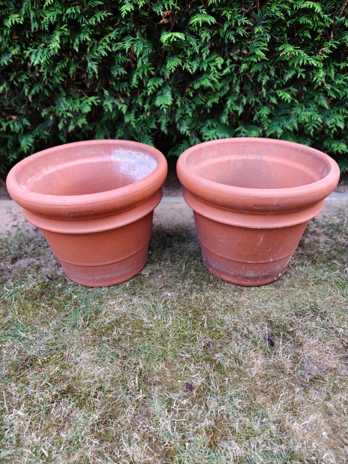 Setje dikwandige terracotta potten met stempel., Ophalen, Rond, Minder dan 25 cm, Minder dan 40 cm