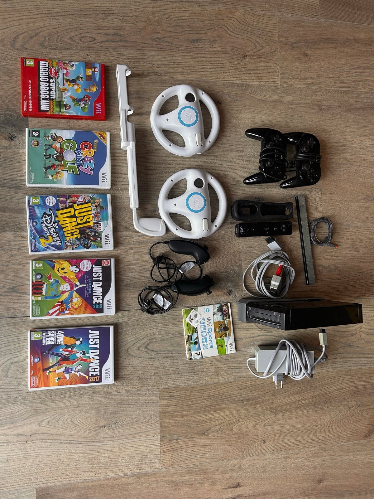 Nintendo Wii Bundel met 5 Spellen en Accessoires, Ophalen, Gebruikt, Overige genres, Eén computer