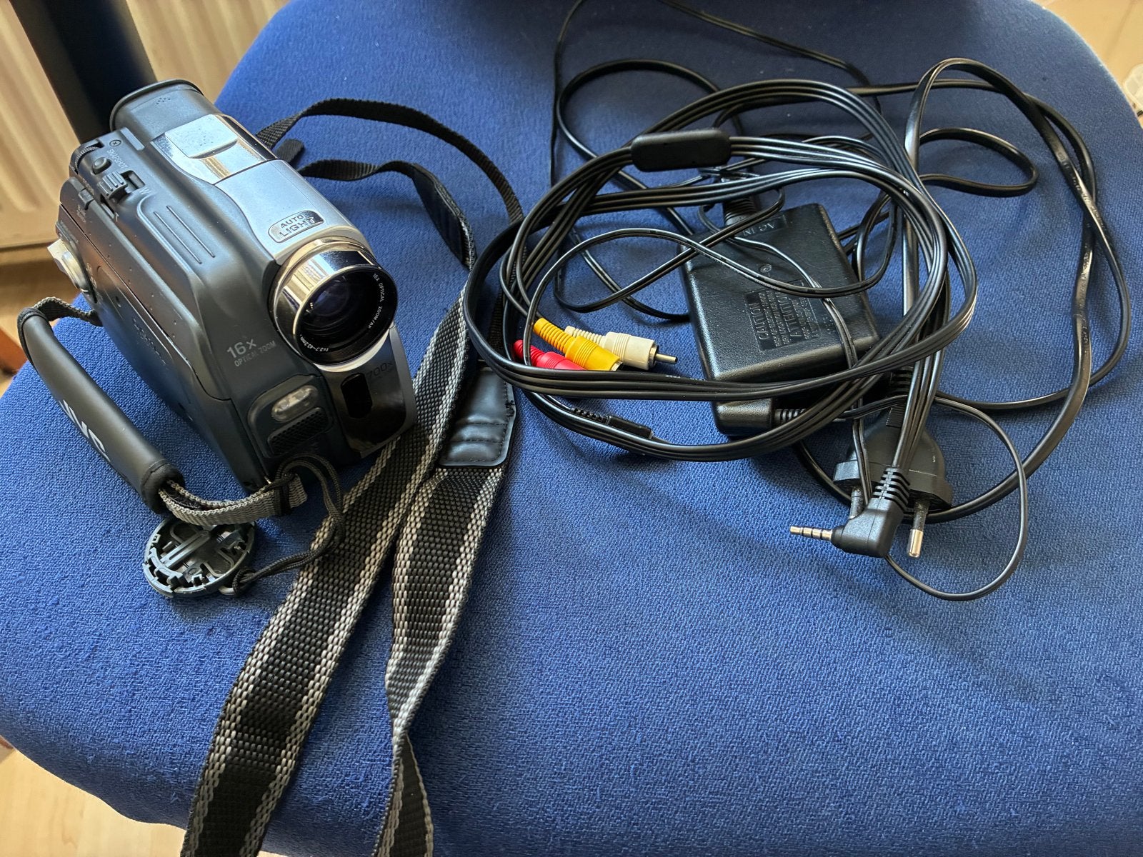 Defecte JVC GR-D225E MiniDV Camcorder (E03 melding), Mini dv, JVC, Ophalen of Verzenden, 8 tot 20x