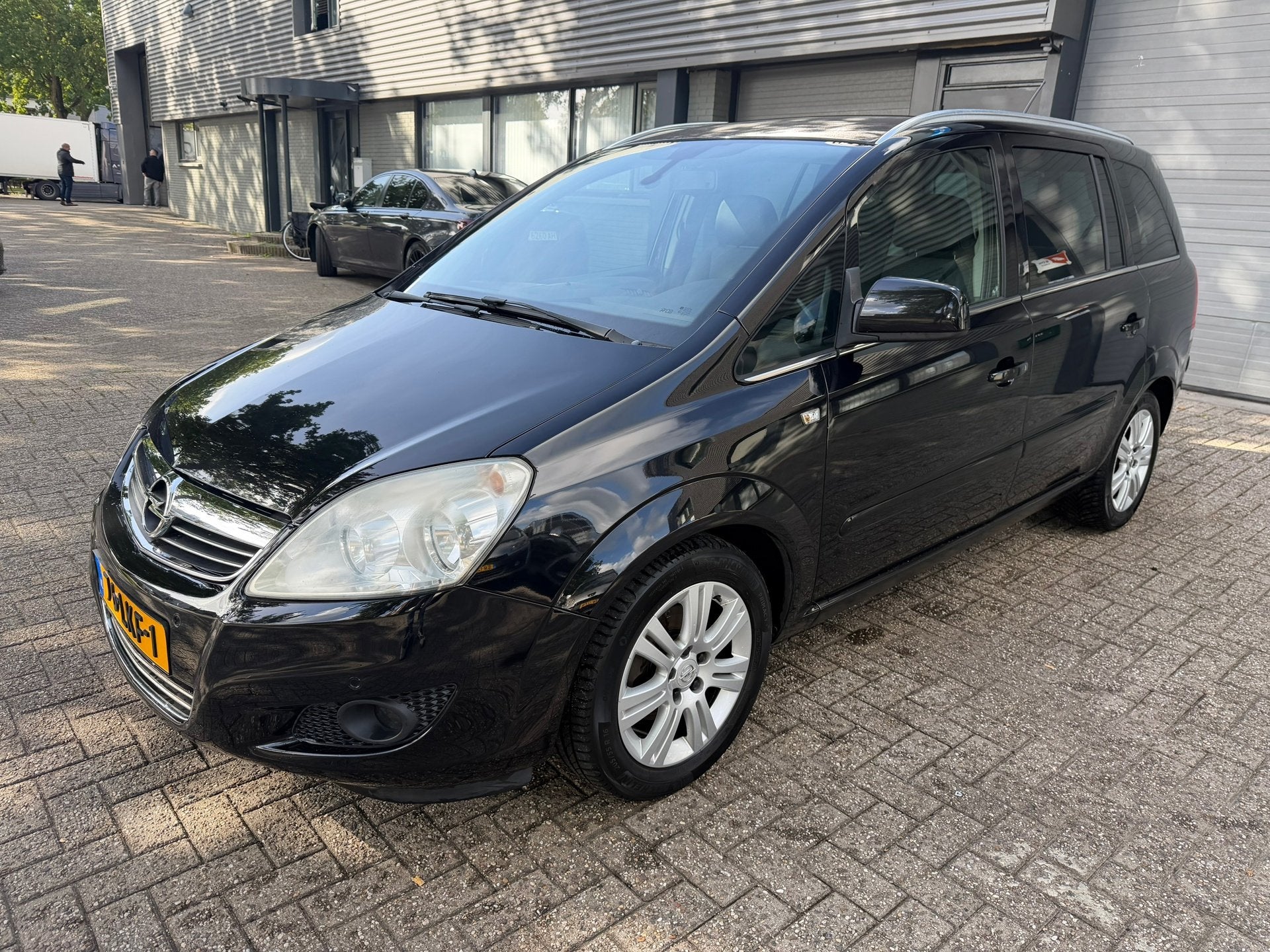 Opel Zafira 1.8 Cosmo, Auto's, Voorwielaandrijving, Gebruikt, 4 cilinders, Automatische klimaatregeling