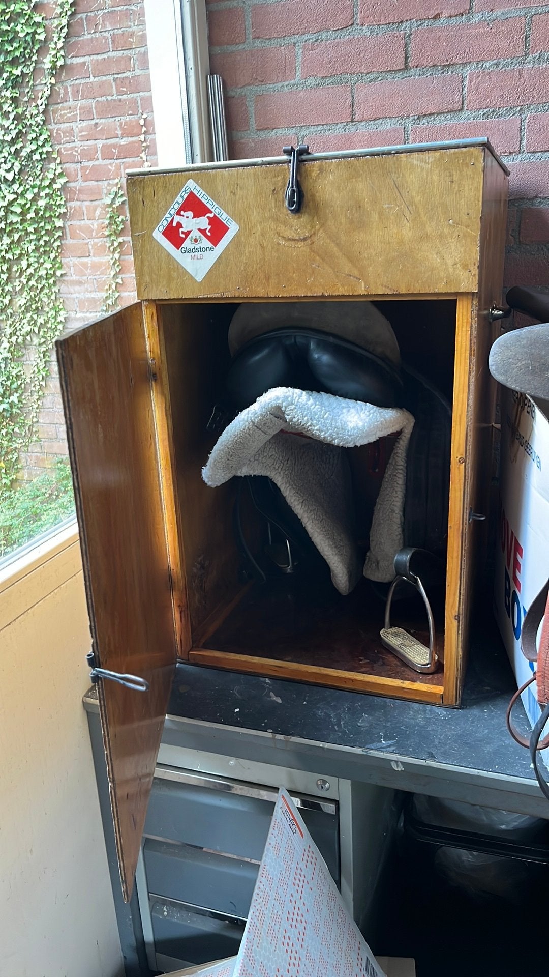 Kast met zadel, leren rijlaarzen mt 6 etc etc, Ophalen, Springen, Schoeisel