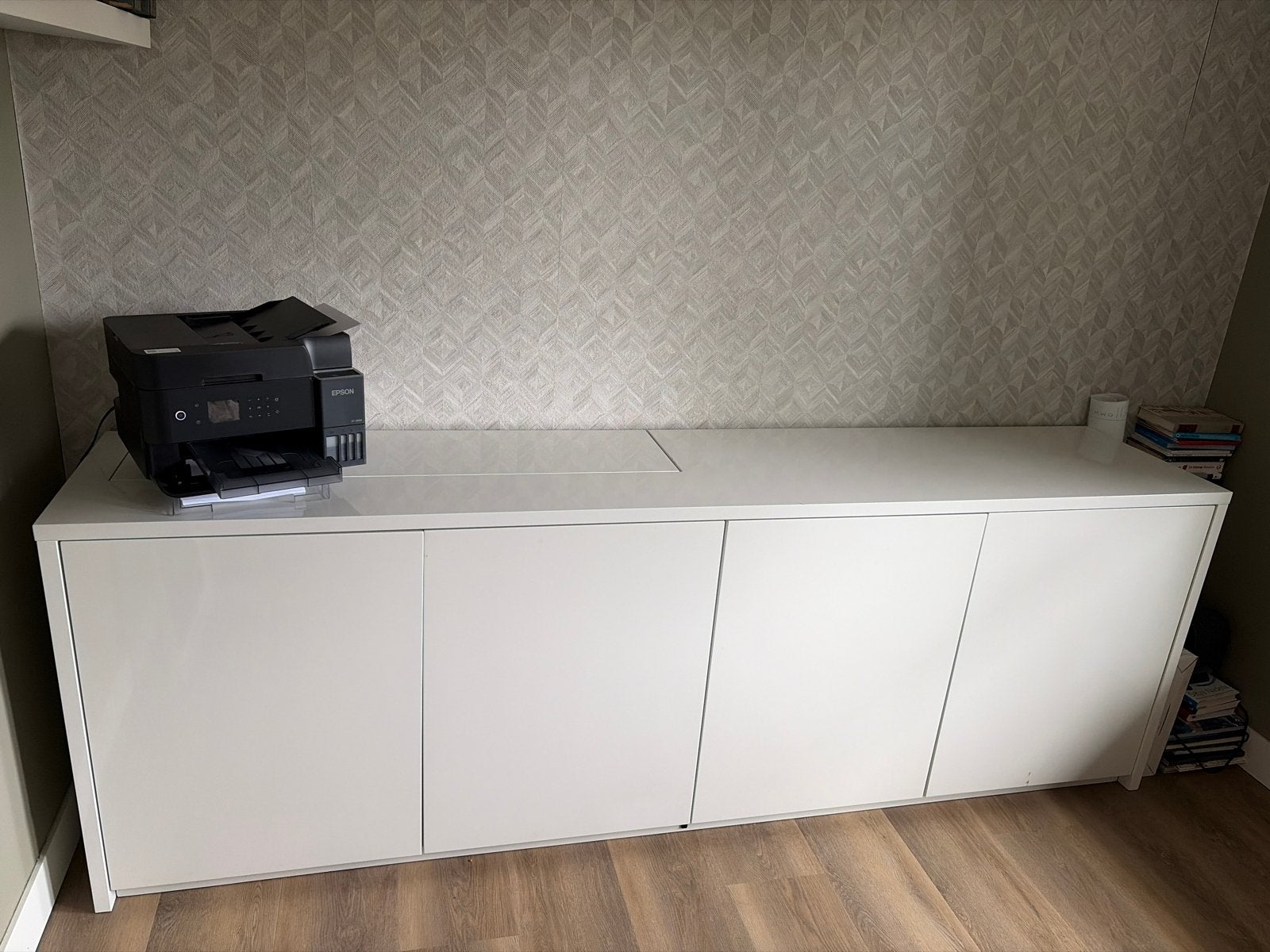 Witte TV-kast met elektrische lift - 250x50,5x85 cm, Huis en Inrichting, Kasten | Televisiemeubels, Ophalen, Gebruikt, Overige materialen