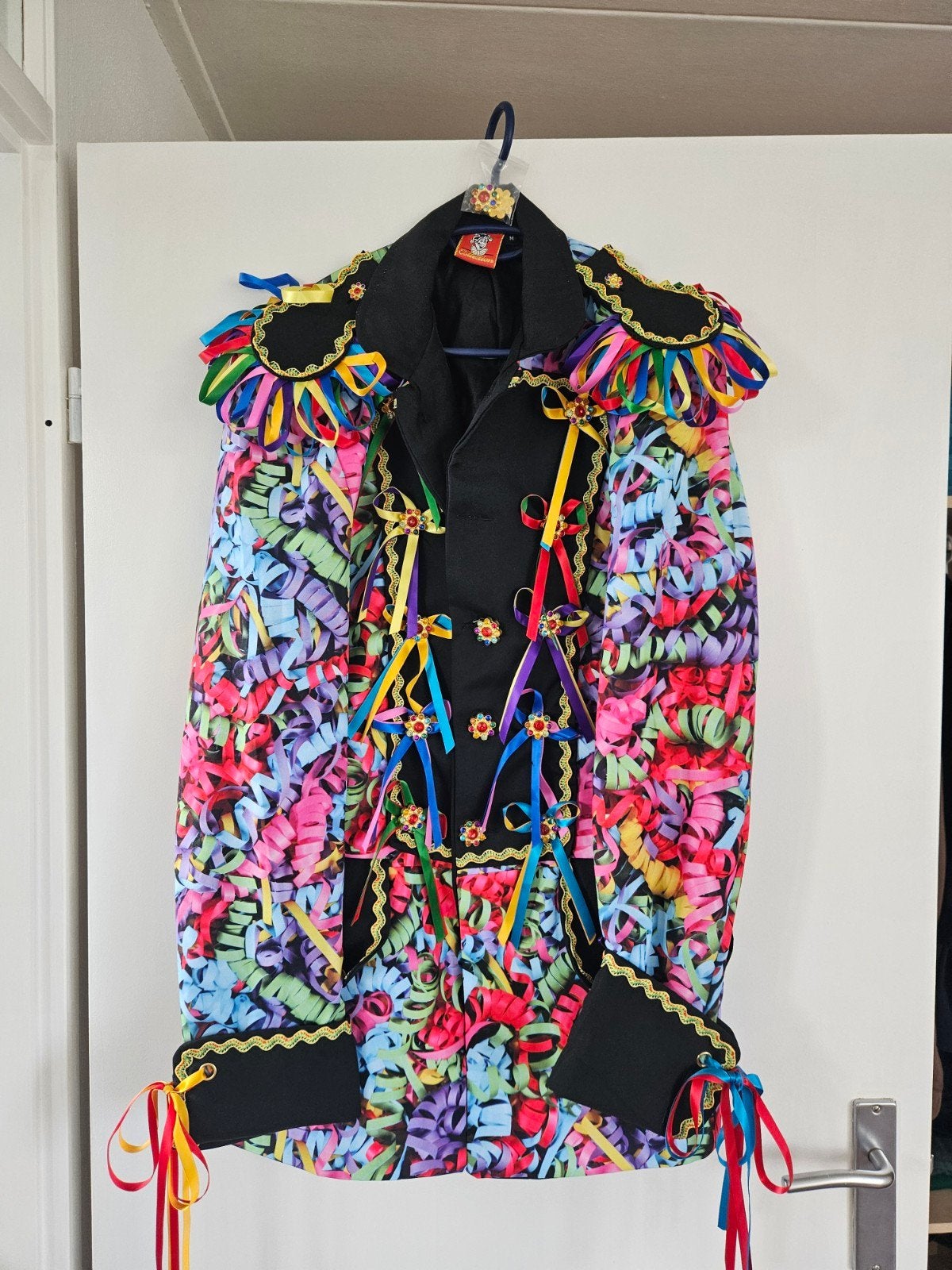 Carnavalsjas Serpentine - Maat M - Zo goed als nieuw, Kleding | Heren, Carnaval, Maat 48/50 (M), Ophalen of Verzenden, Zo goed als nieuw